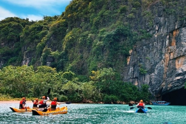 ĐỘNG THIÊN ĐƯỜNG - ĐỘNG PHONG NHA - SUỐI MOỌC